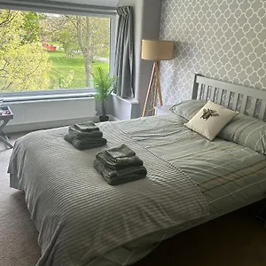 Lovely, Large Double Bedroom With Park View In Hazel Grove